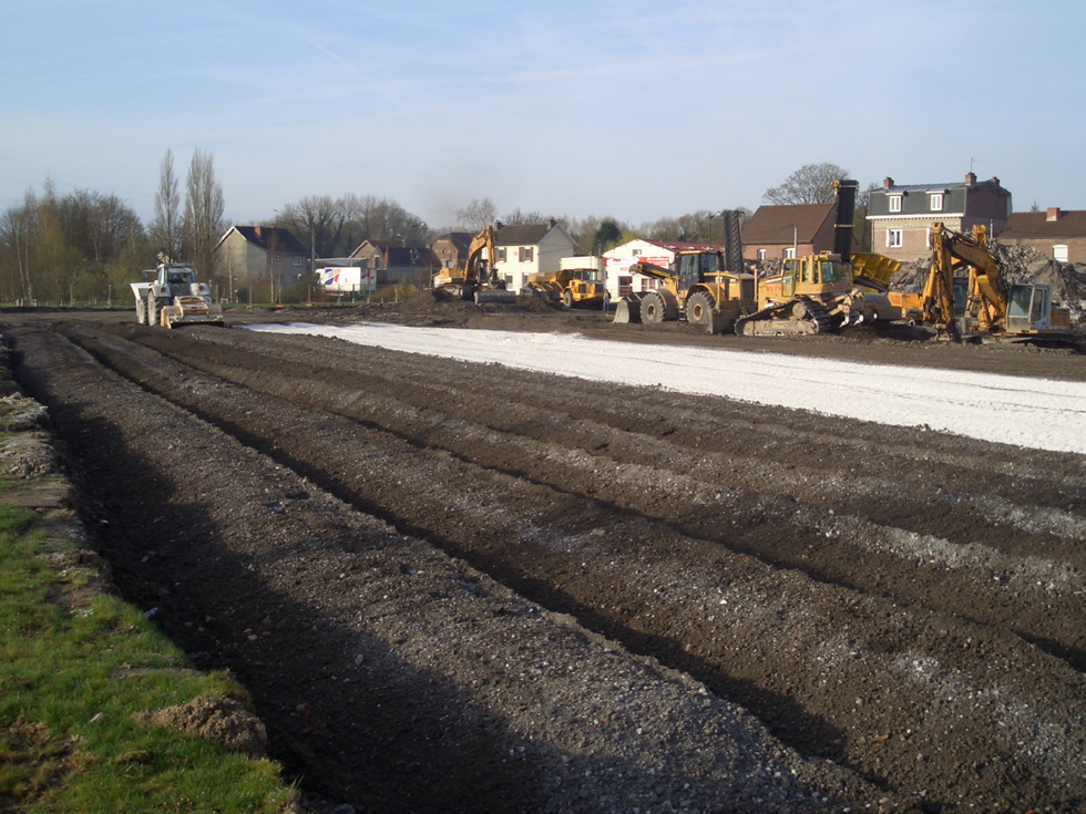 Traitement des sols pour dépollution des sols à la chaux sur site