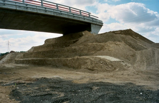 Terrassement pour la construction d'un pont dans le Pas de Calais